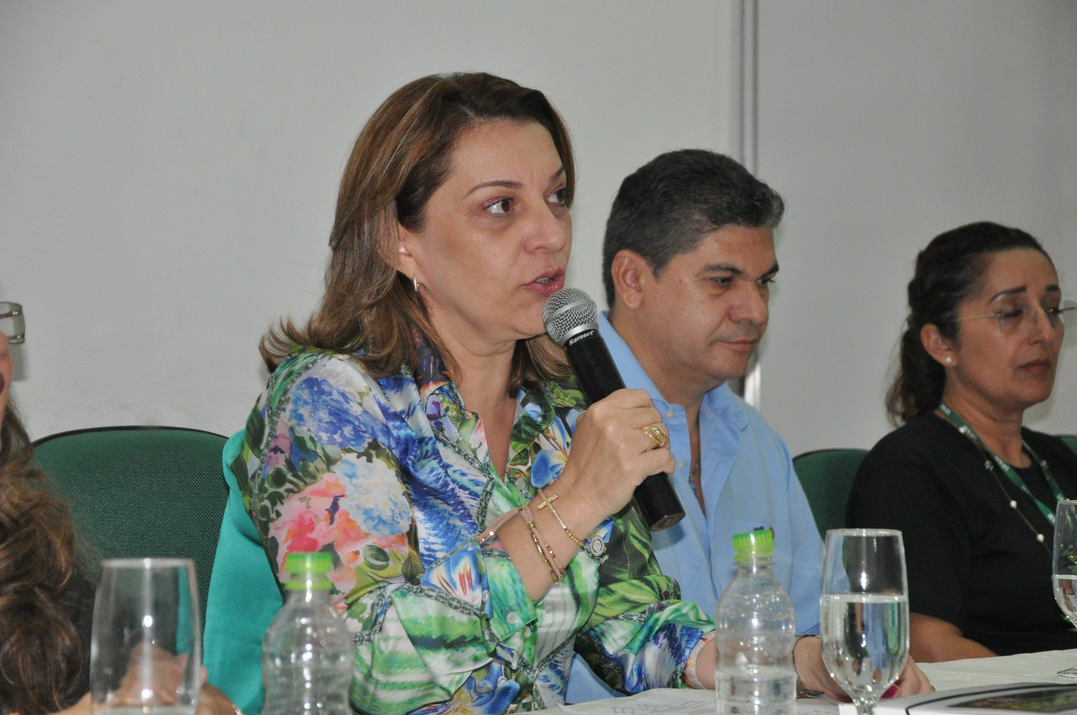 Reitora da Ufam participou da mesa de abertura
